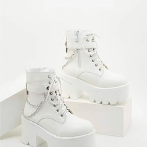 White plate form boots